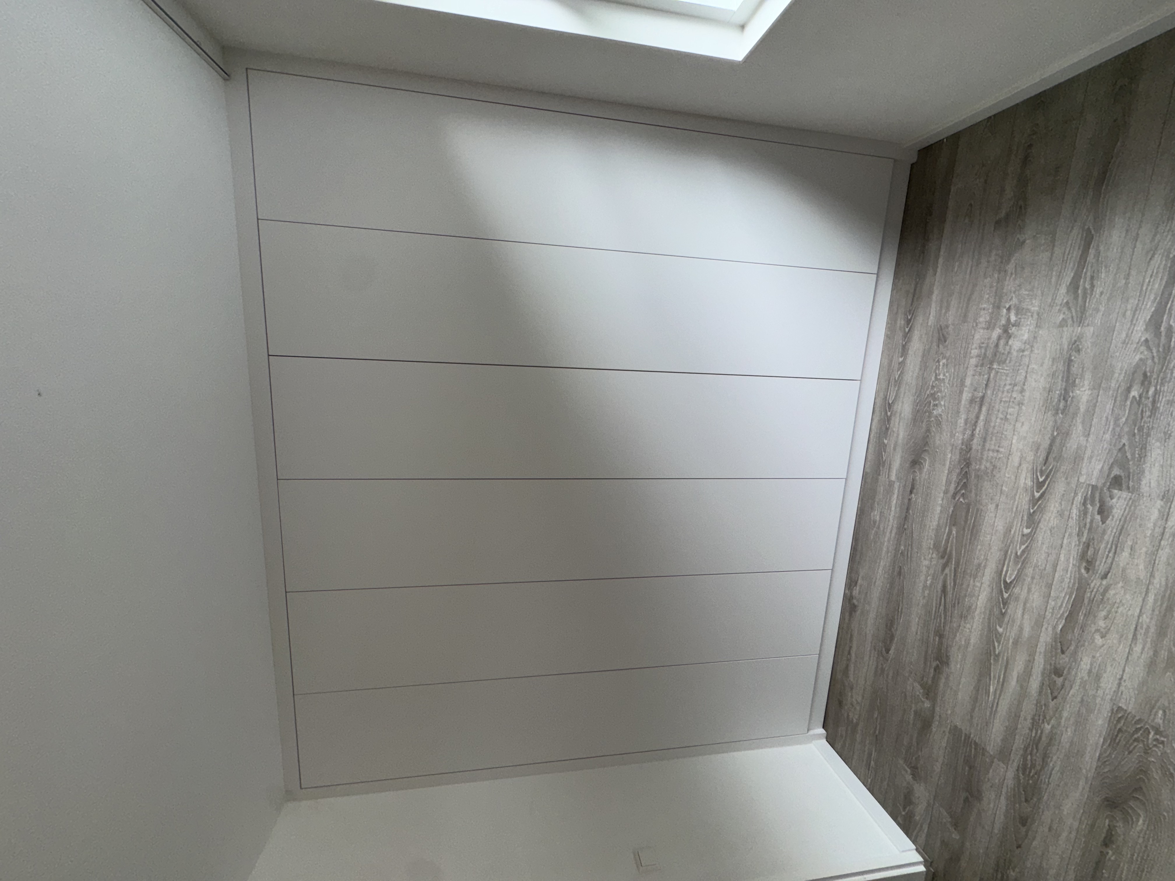 Detailfoto van Kledingkast op maat  - vakmanschap van MaxSus Interieurbouw