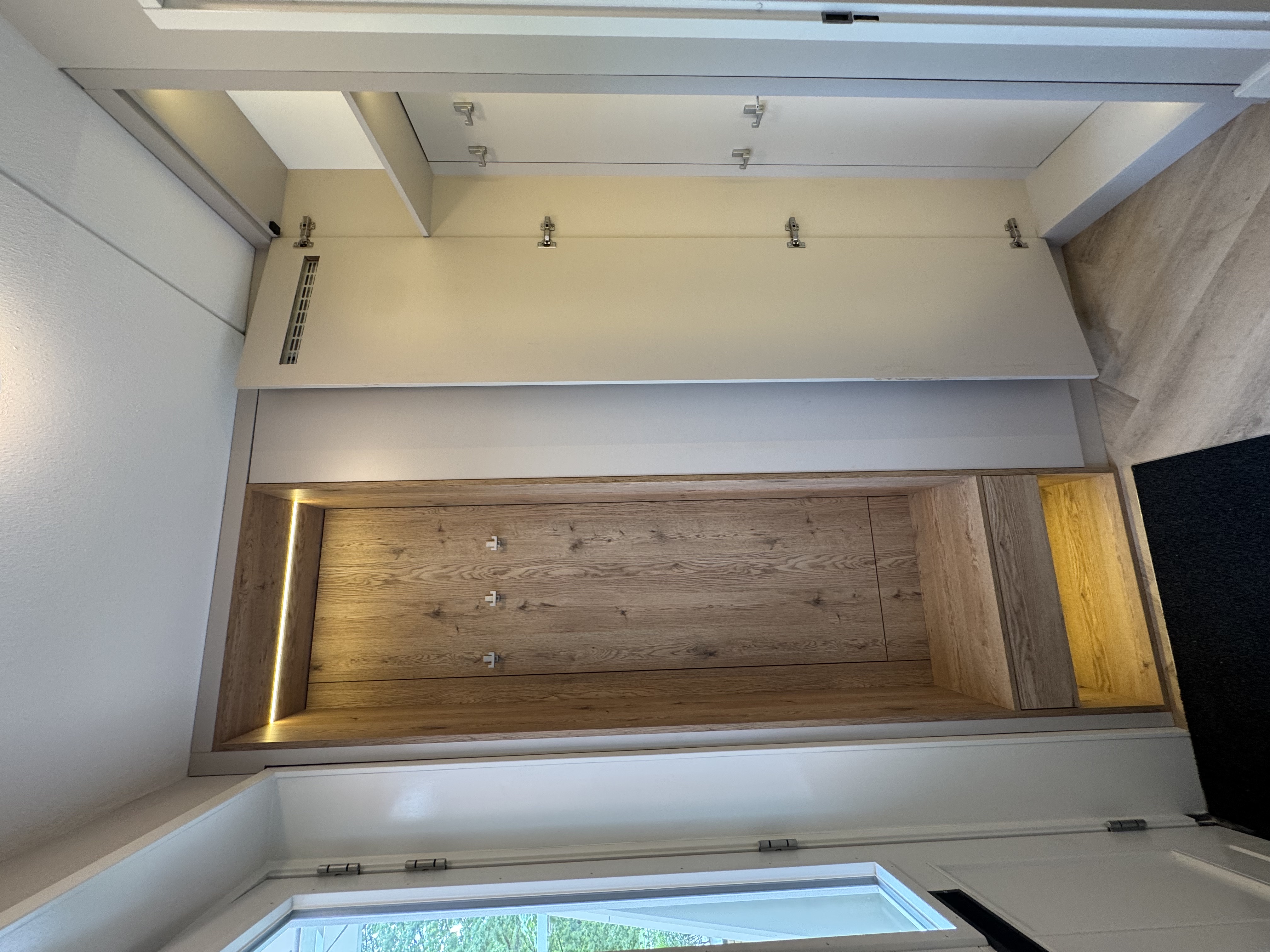 Detailfoto van Garderobekast op maat – Hal  - vakmanschap van MaxSus Interieurbouw