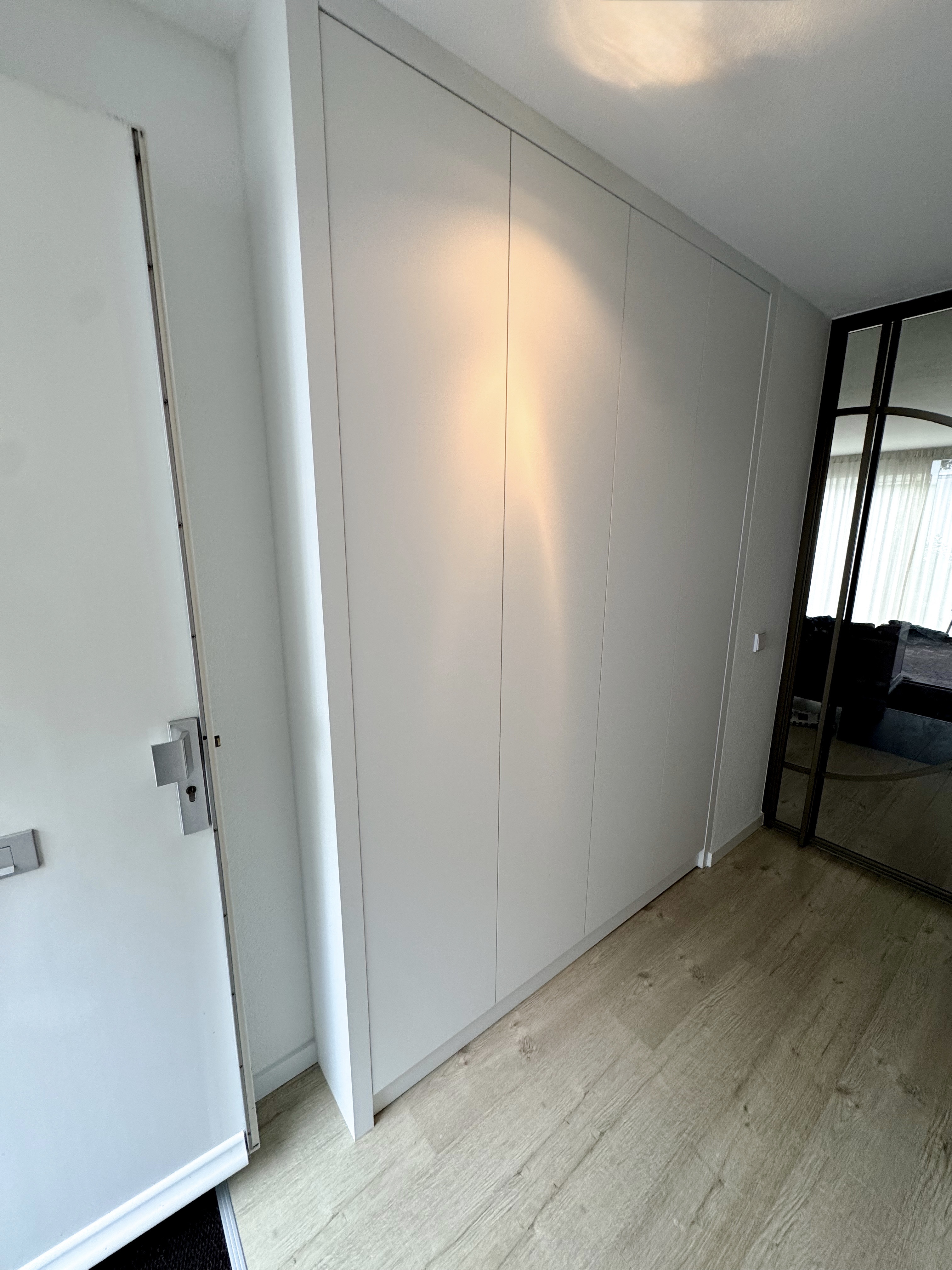 Garderobekast op maat voor de hal - interieur project door MaxSus Interieurbouw