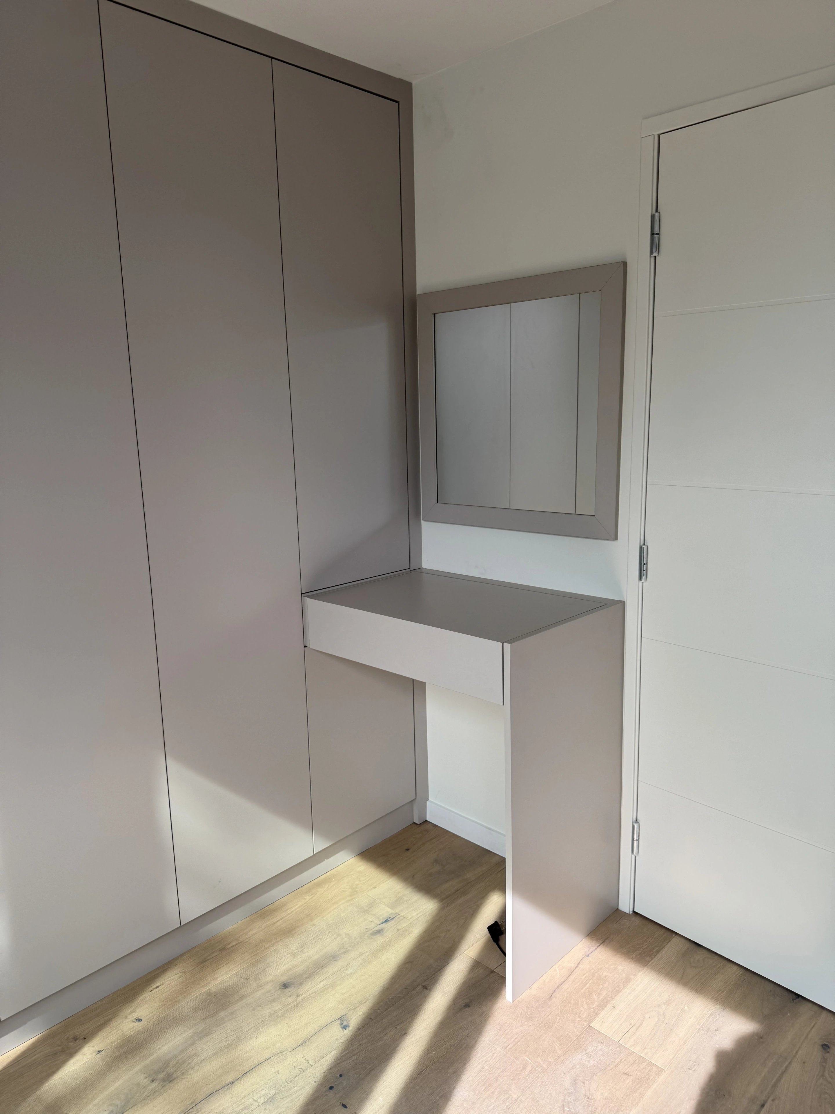 Kast met bureau op maat
