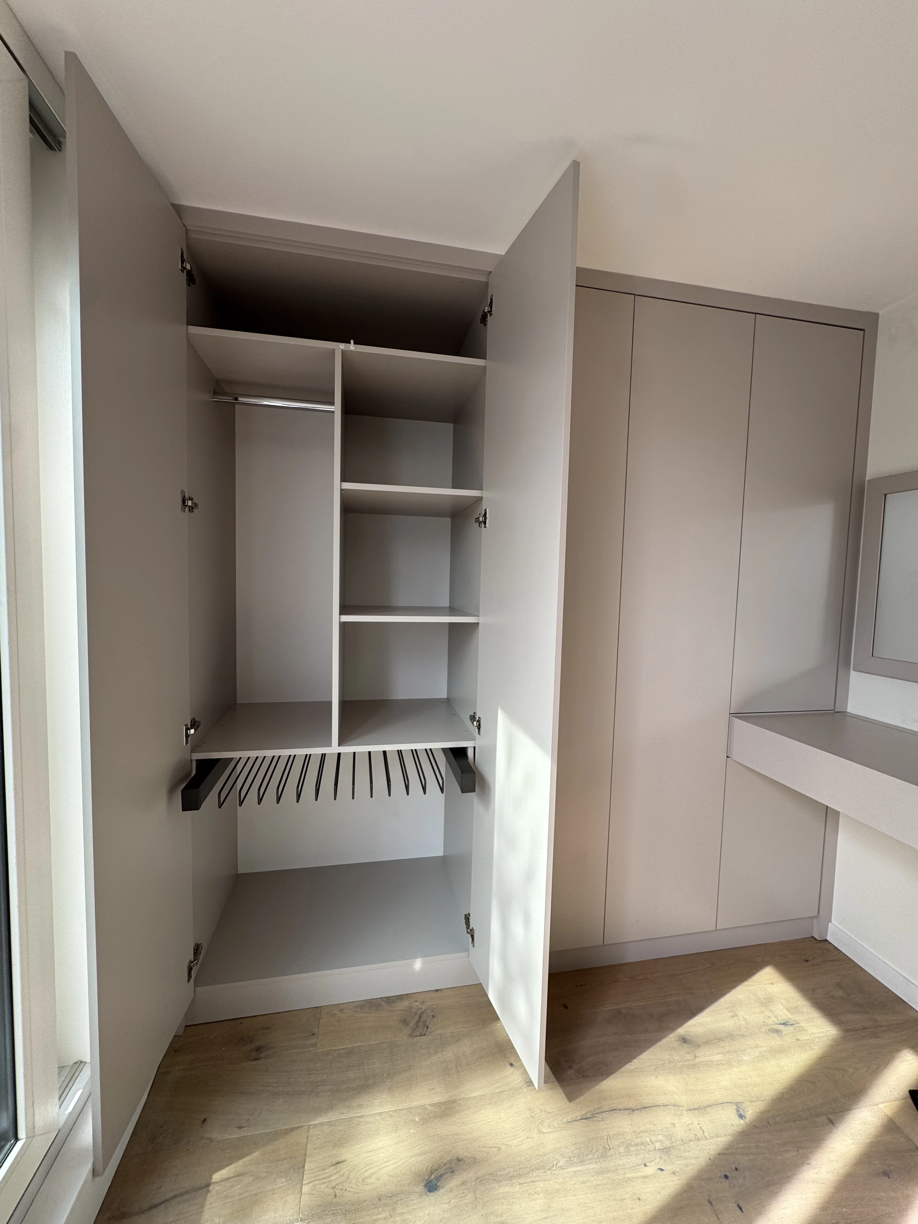 Kast met bureau op maat - interieur project door MaxSus Interieurbouw