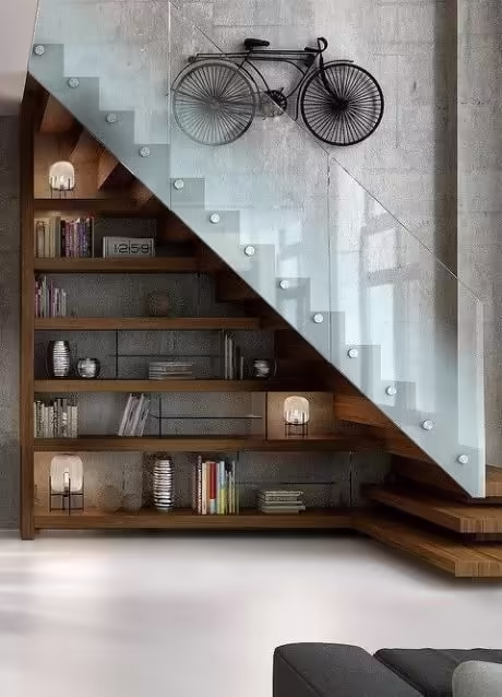 Wandvullende boekenkast met bibliotheekladder